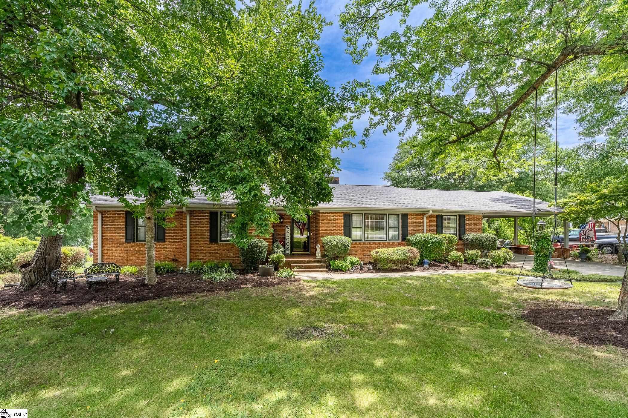 15 Ravensworth Road Taylors, SC 29687 - Photo 1 of 35 Gallery Image 1
