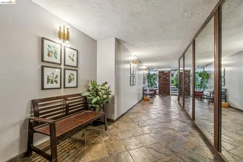 $535,000 | 199 Montecito Avenue, Unit 301, Oakland, CA 94610