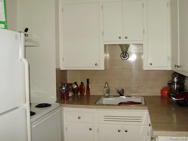 4110 Grandview Road Royal Oak, MI 48073 - Photo 9 of 21 Kitchen (4).JPG
