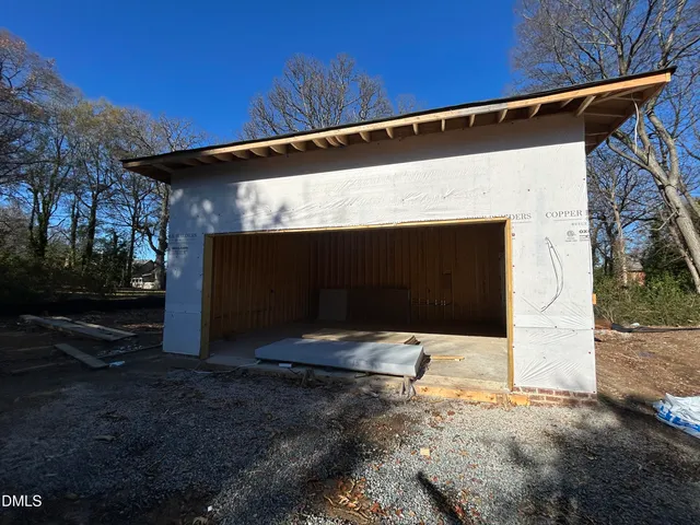 a front view of house with yard
