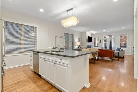 $739,000 | 1511 North Hudson Avenue, Unit 1S, Chicago, IL 60610