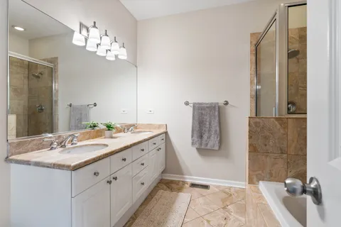 $739,000 | 1511 North Hudson Avenue, Unit 1S, Chicago, IL 60610