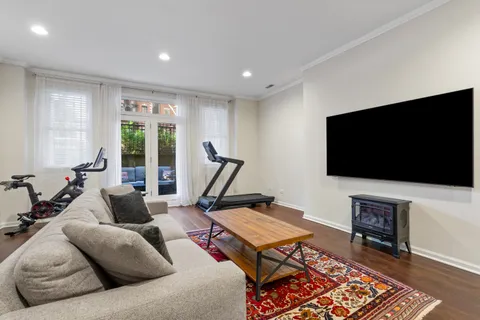 $739,000 | 1511 North Hudson Avenue, Unit 1S, Chicago, IL 60610