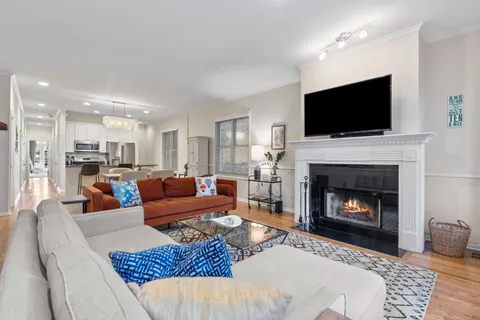 $739,000 | 1511 North Hudson Avenue, Unit 1S, Chicago, IL 60610