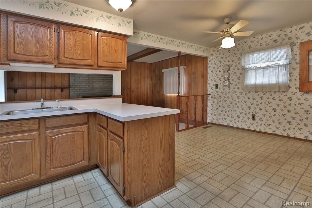 18820 Goddard Road Allen Park, MI 48101 - Photo 13 of 20 2B8A0348.jpg