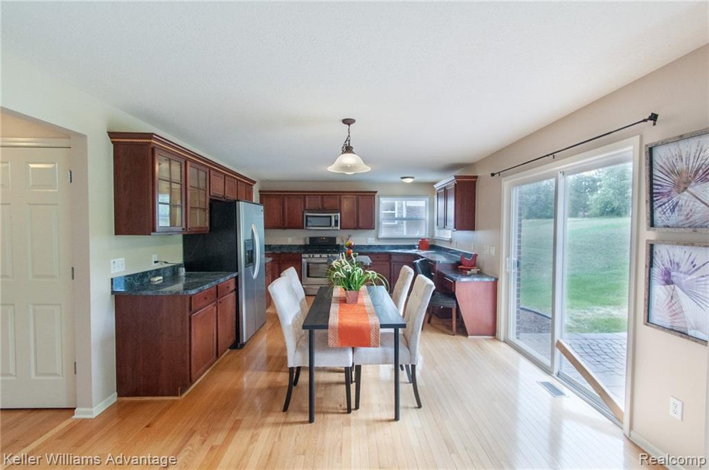 16405 Ridgewood Court Northville, MI 48168 - Photo 13 of 41
