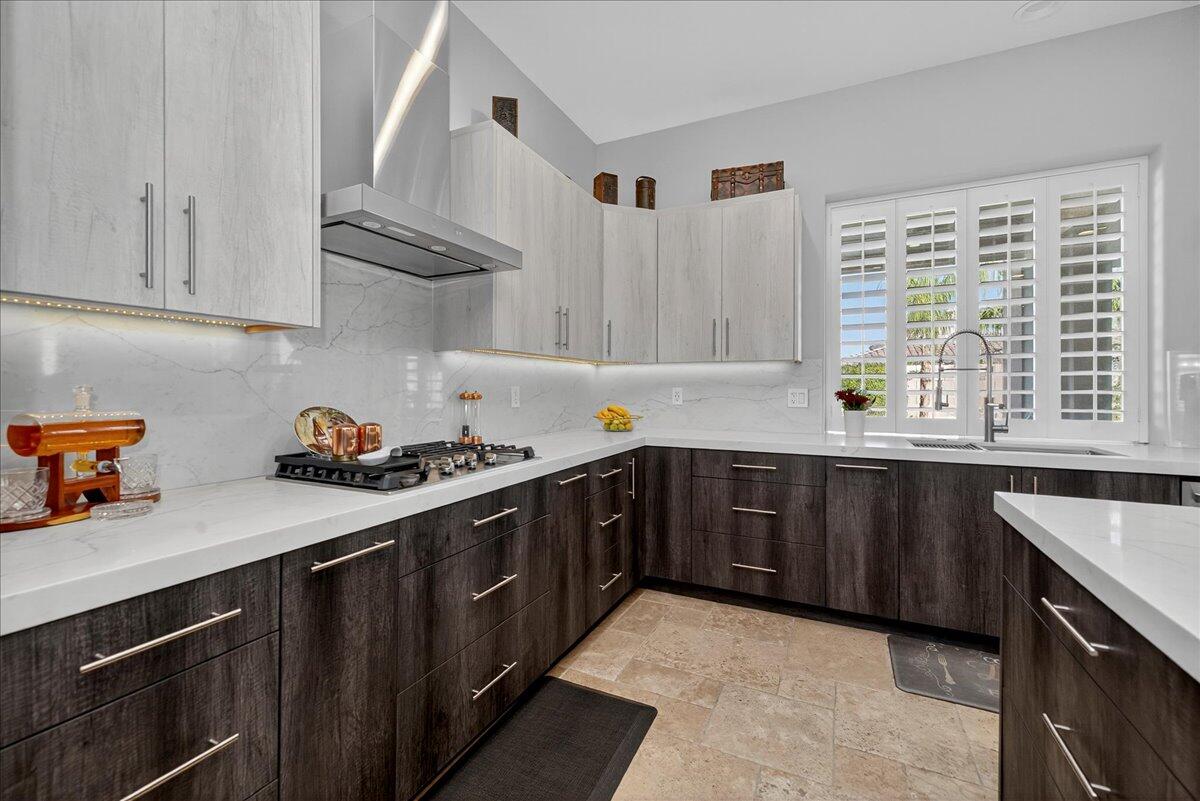 2 Thatcher Court Rancho Mirage, CA 92270 - Photo 27 of 60 25-Kitchen