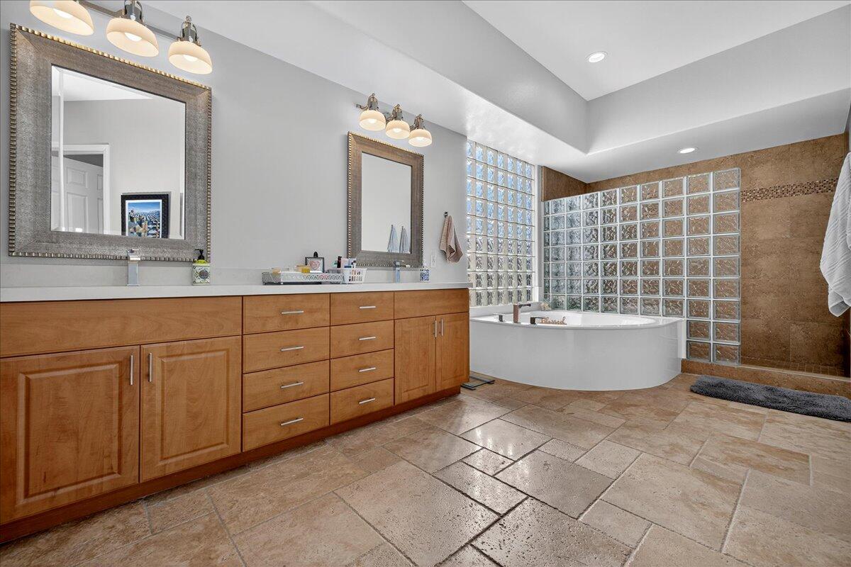 2 Thatcher Court Rancho Mirage, CA 92270 - Photo 34 of 60 39-Master Bath