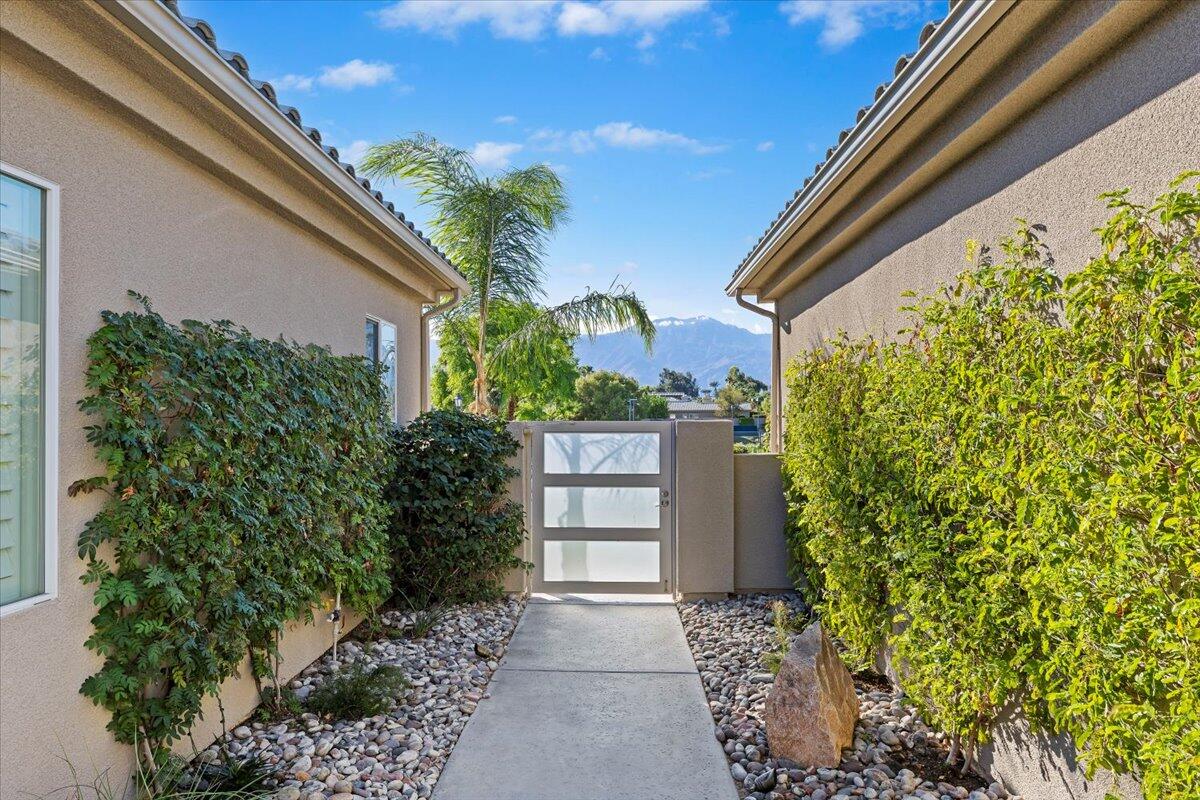 2 Thatcher Court Rancho Mirage, CA 92270 - Photo 7 of 60 57-Side Yard