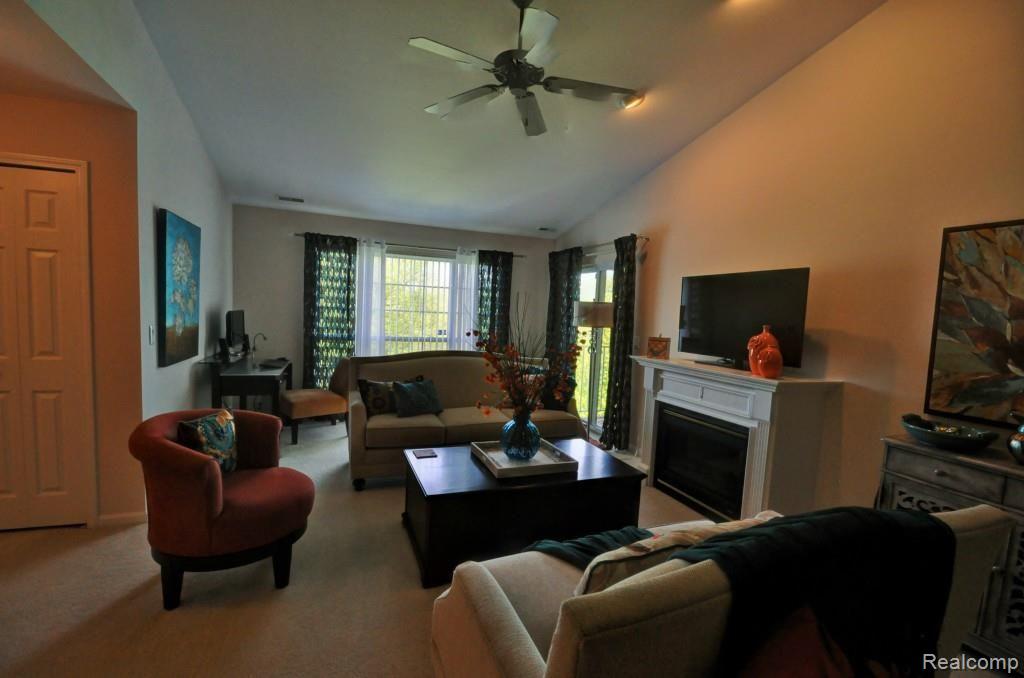 45961 Rhodes Drive Macomb, MI 48044 - Photo 9 of 23 DSC_0541And2more.jpg