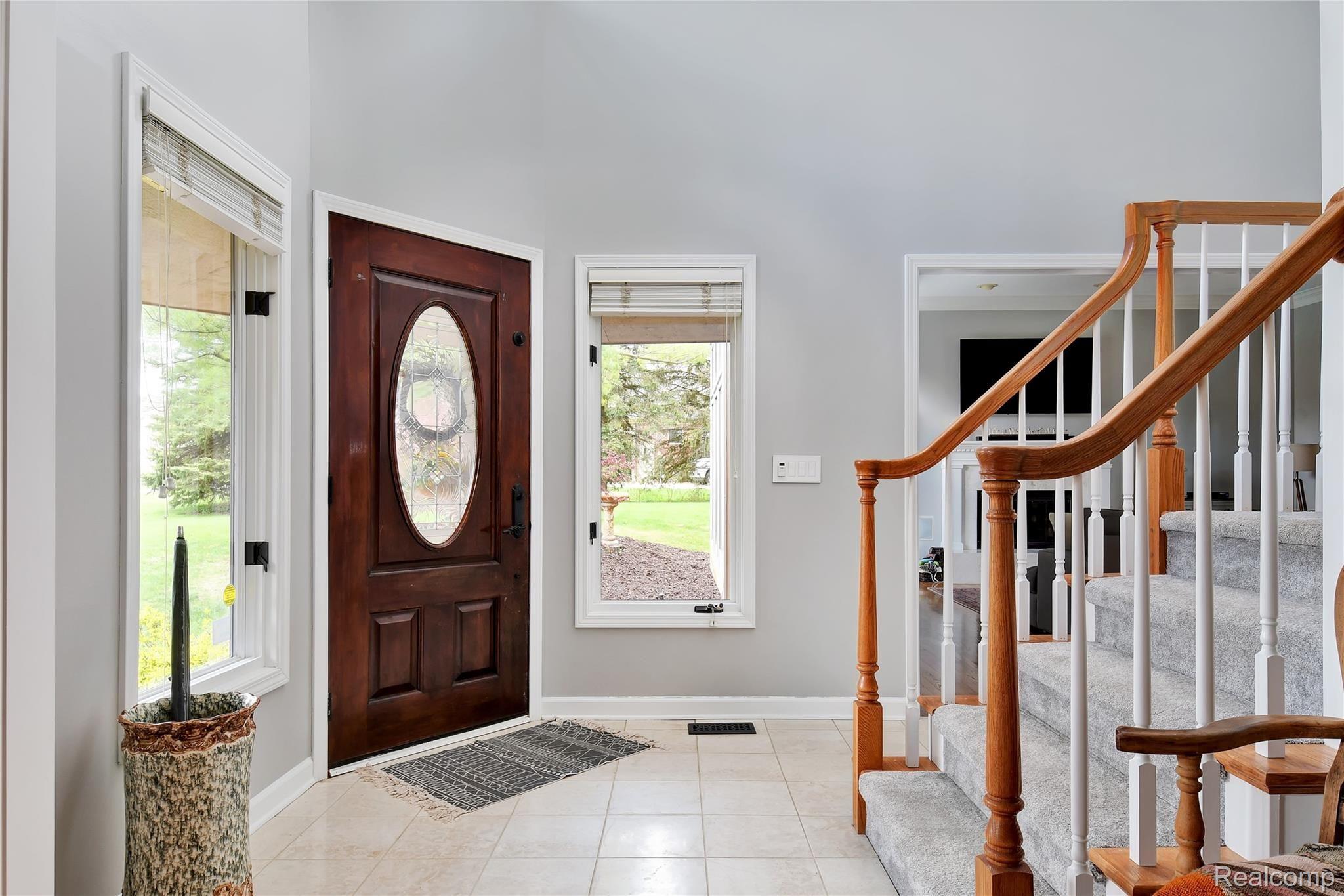 214 Ravineside Drive Milford, MI 48381 - Photo 7 of 46 DSC_2563.jpg