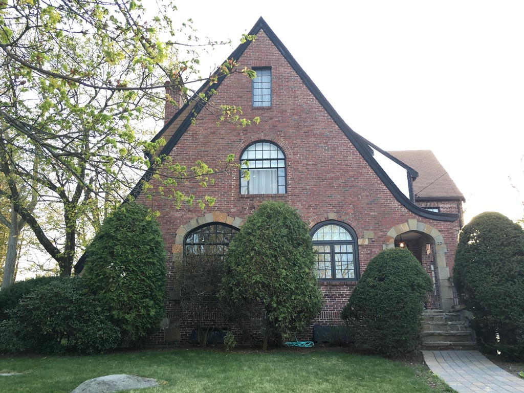 27 Florence Road Lowell, MA 01851 - Photo 1 of 12 Gallery Image 1