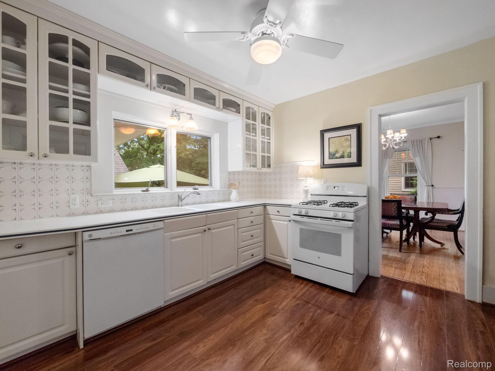 1072 Ridgedale Avenue Birmingham, MI 48009 - Photo 14 of 51 KITCHEN