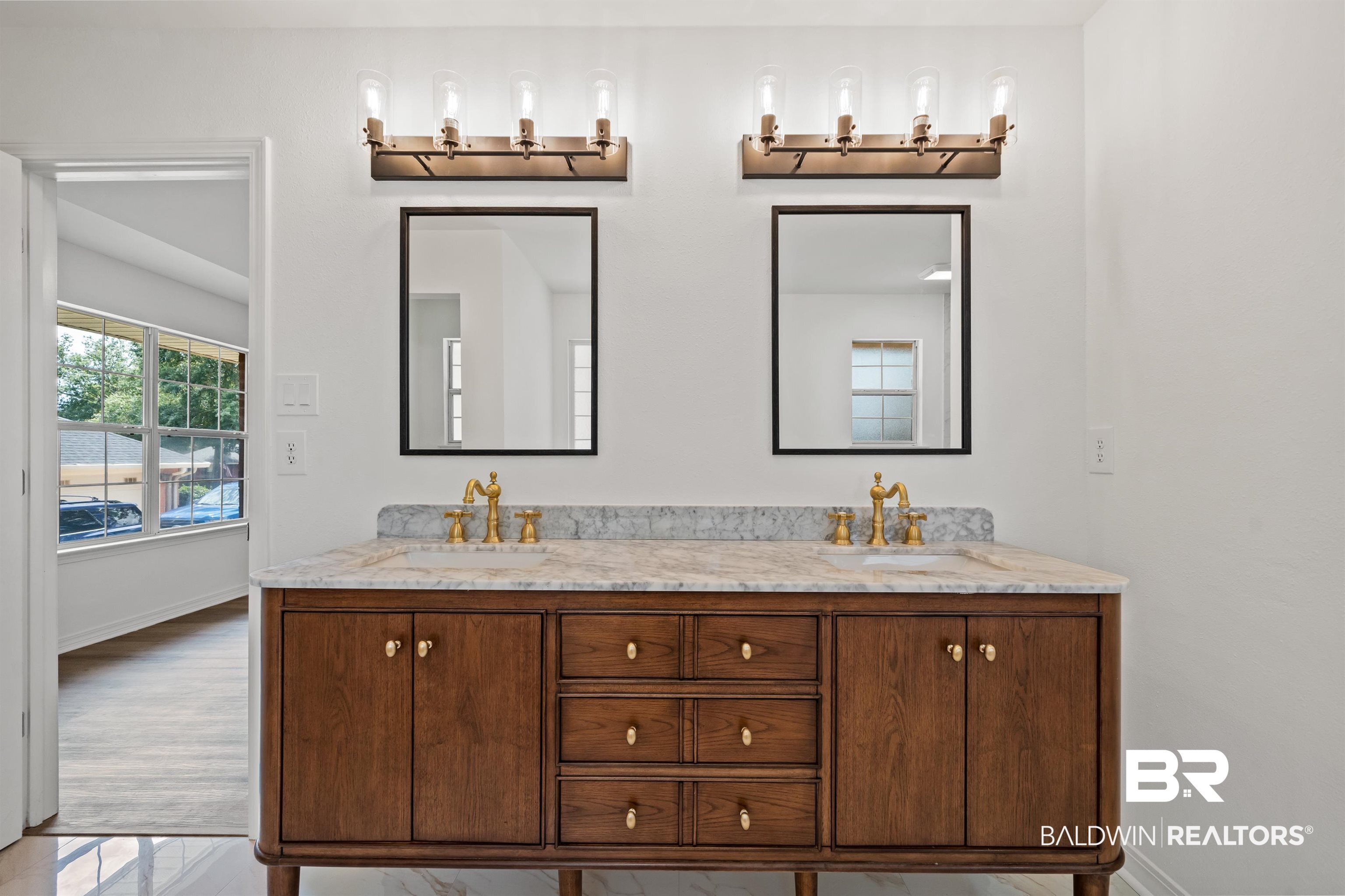 16362 Hamlet Lane Foley, AL 36535 - Photo 22 of 46 Primary suite