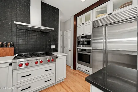$1,895,000 | 39 Glenville Street, Greenwich, CT 06831