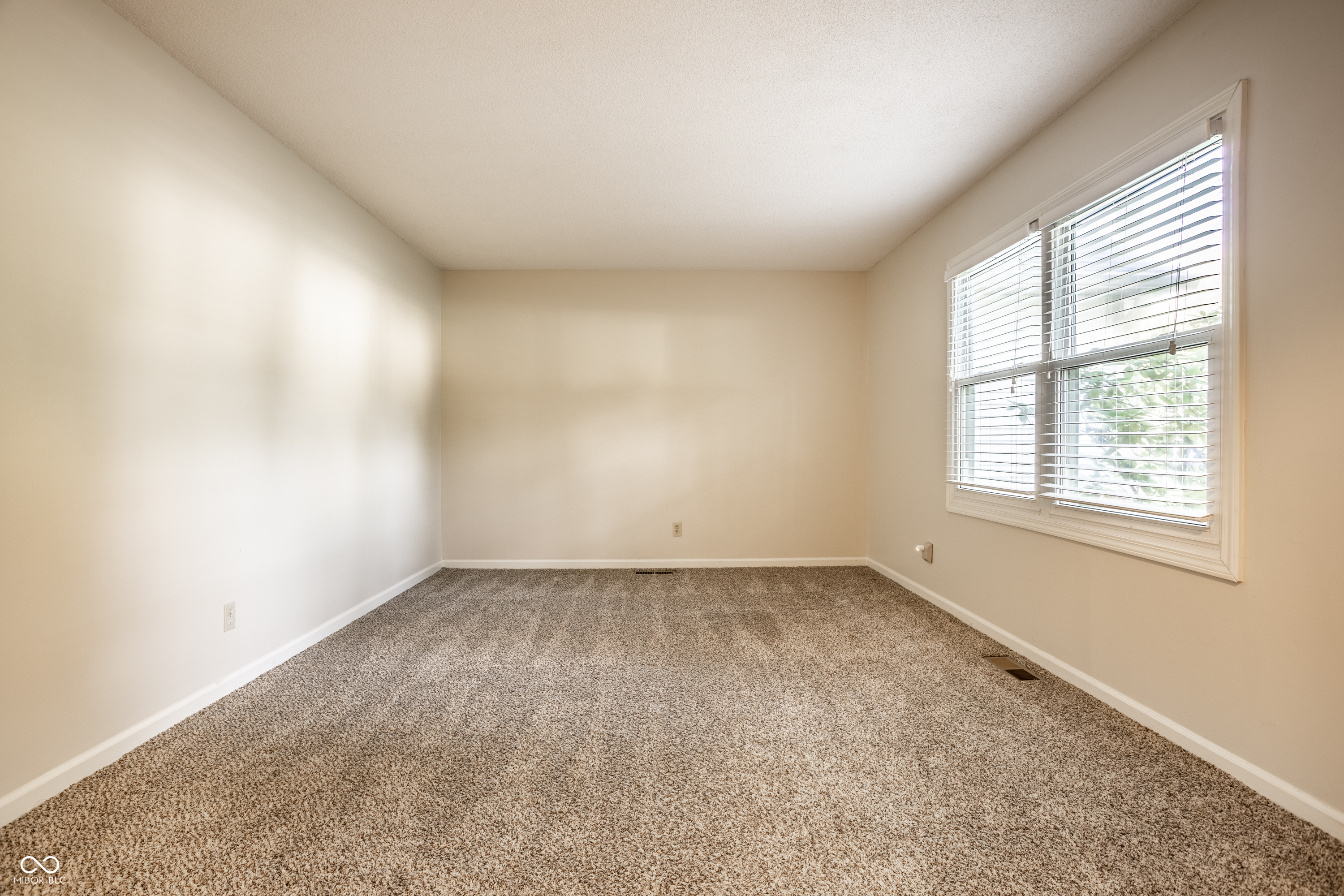11915 Hoster Road Carmel, IN 46033 - Photo 10 of 35 Gallery Image 10