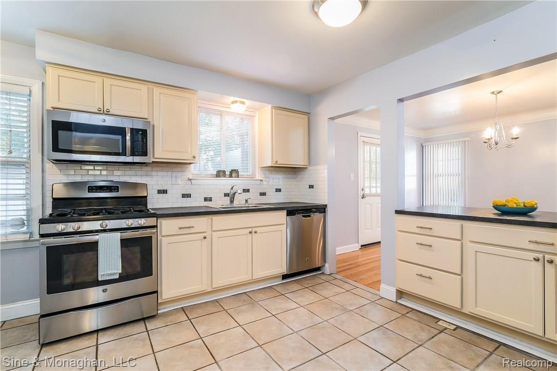3867 Harvard Road Detroit, MI 48224 - Photo 14 of 40 013-Kitchen-4849828-large.jpg