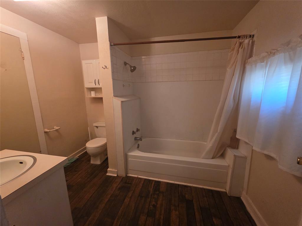 401 West Wilson Street Cleburne, TX 76033 - Photo 4 of 17