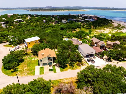 $380,000 | 1216 Lakebreeze Drive, Canyon Lake, TX 78133