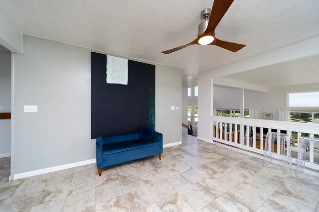 a view of livingroom with furniture