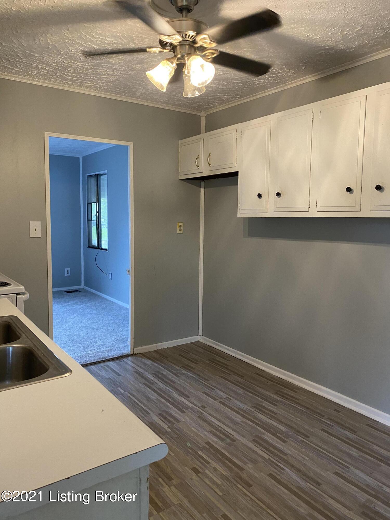 308 Redding Road Louisville, KY 40218 - Photo 13 of 16 89B0A41D-A987-4678-B12E-4D7969F2894B