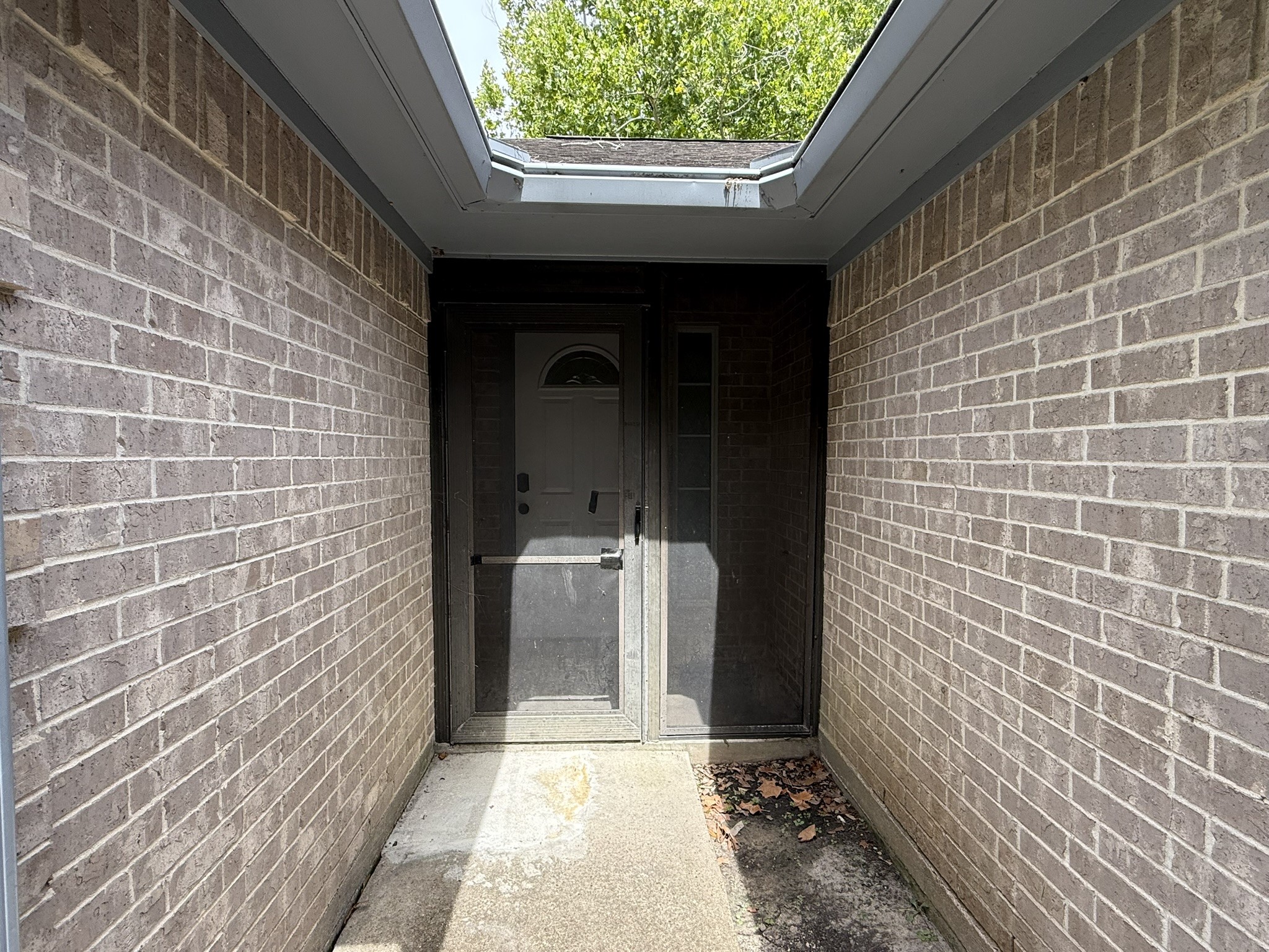 5525 Main Street Santa Fe, TX 77510 - Photo 4 of 36 Screnned front door area