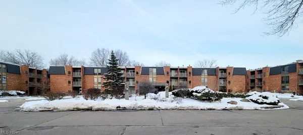 $97,900 | 4179 Columbia Road, Unit 213, North Olmsted, OH 44070