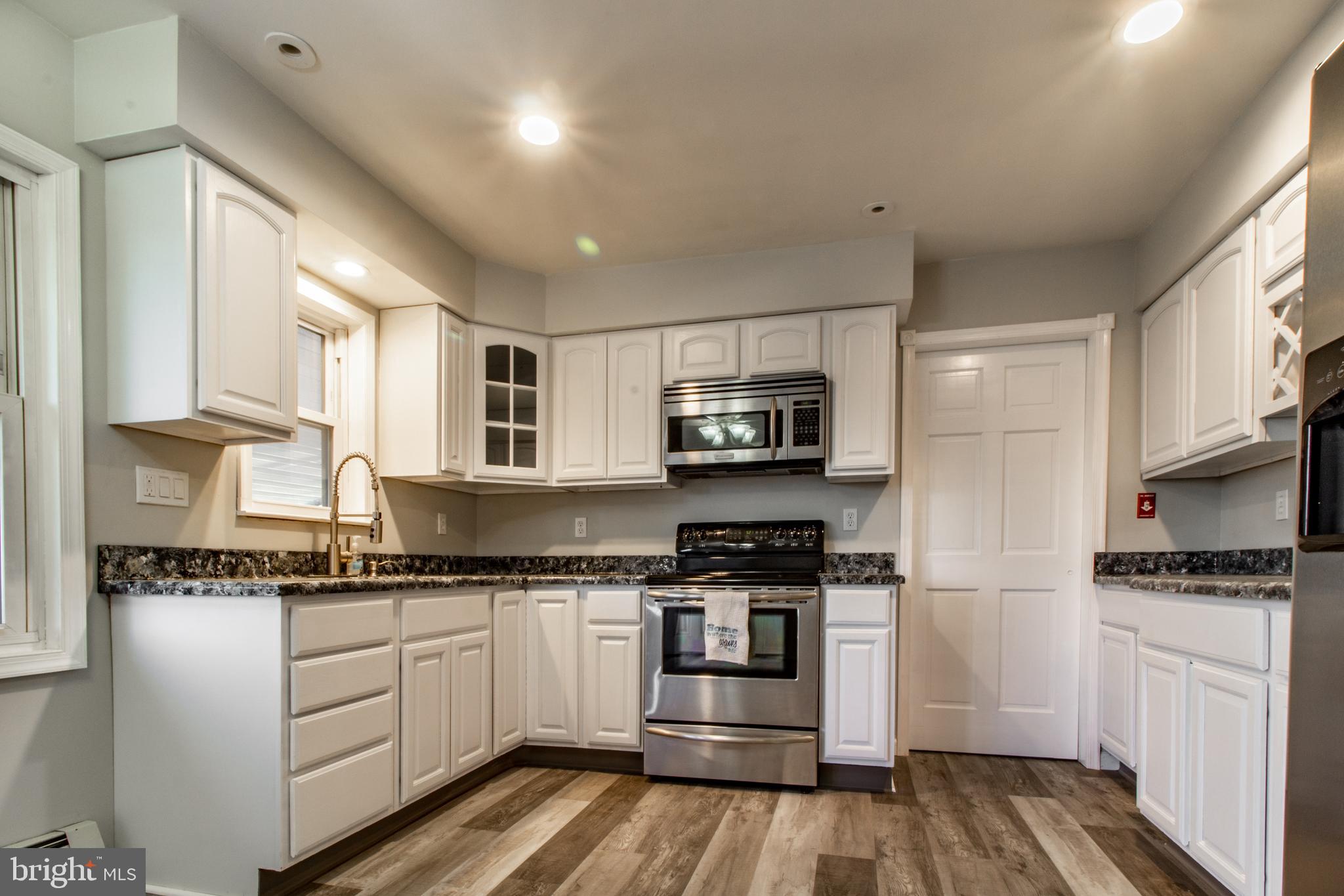 35 Valley Road Levittown, PA 19057 - Photo 3 of 19 Gallery Image 3