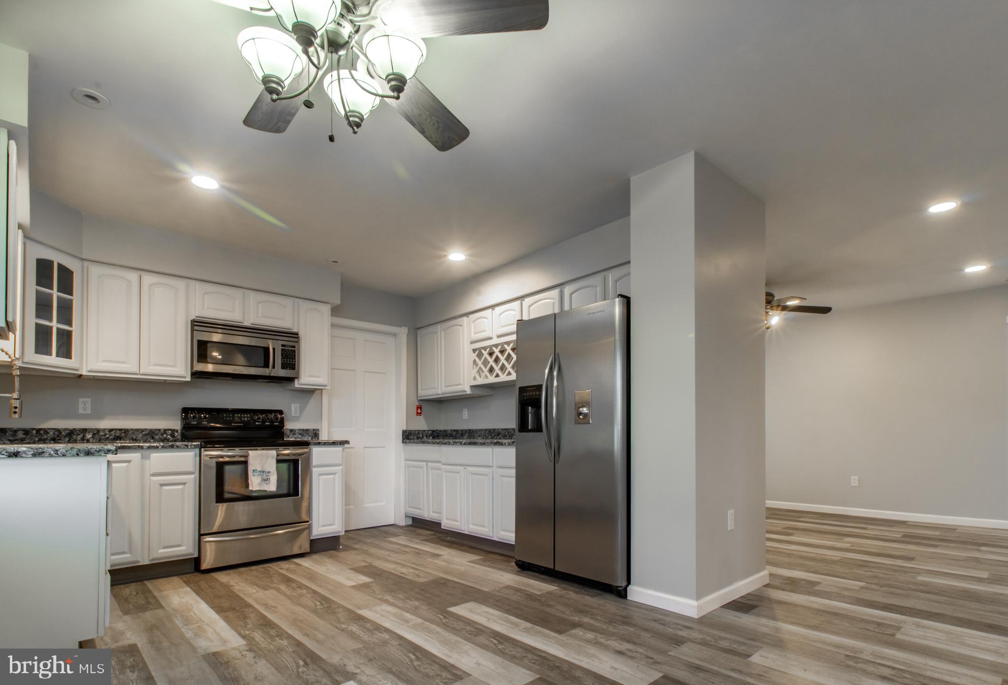 35 Valley Road Levittown, PA 19057 - Photo 4 of 19 Gallery Image 4