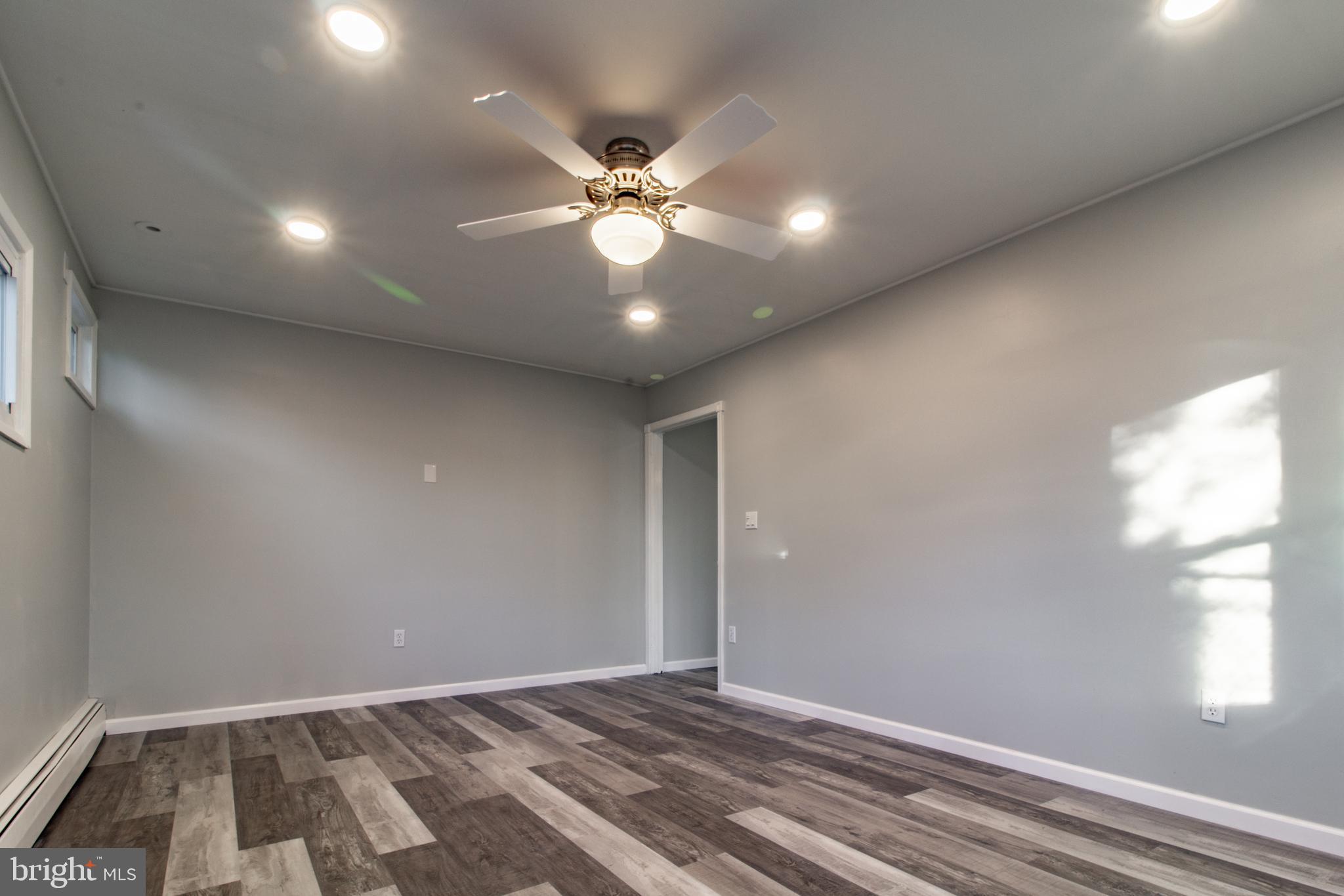 35 Valley Road Levittown, PA 19057 - Photo 6 of 19 Gallery Image 6