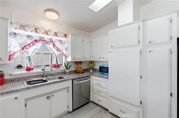 $299,000 | 13877 Tam O Shanter Drive, Victorville, CA 92395