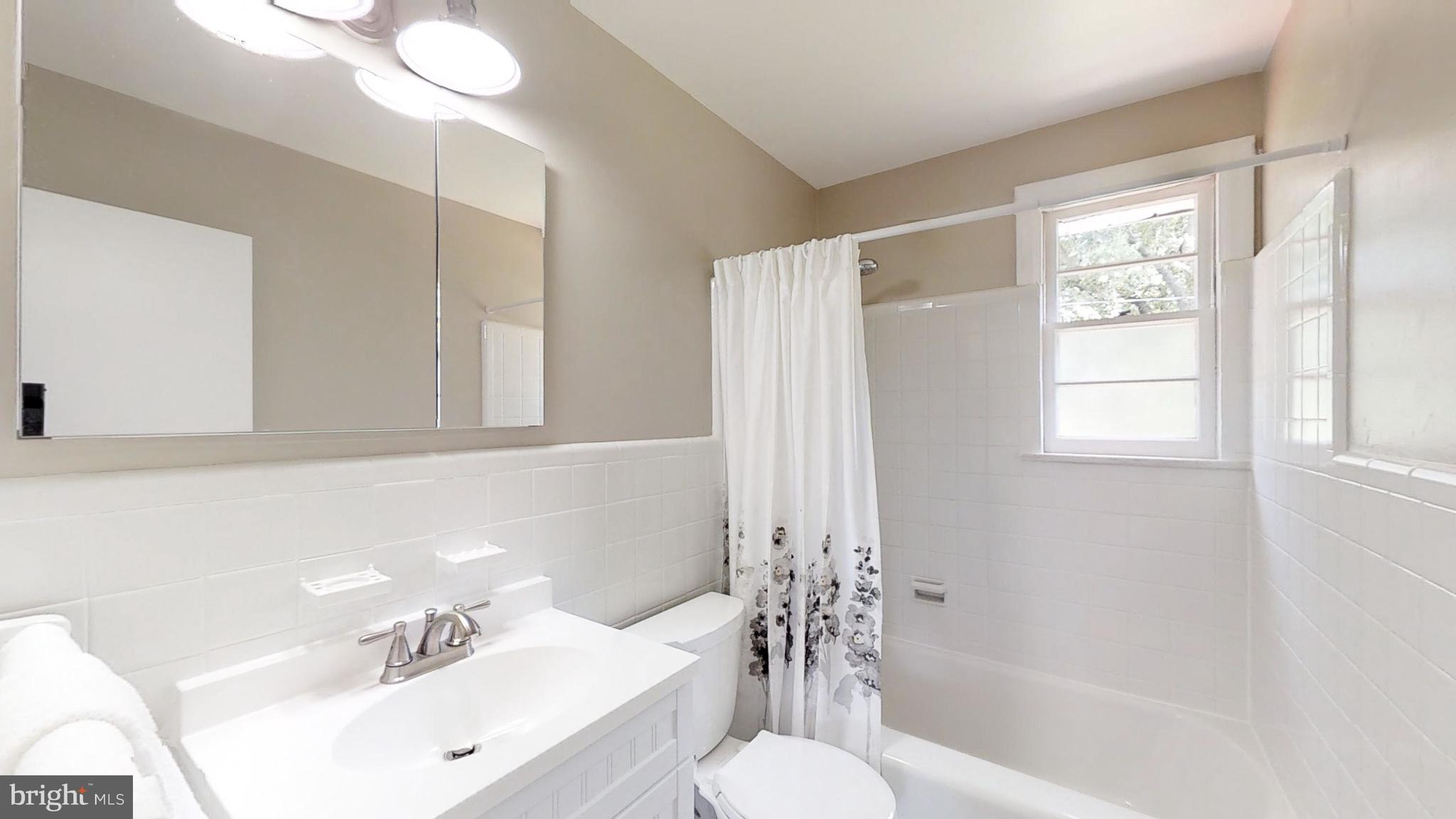 1214 Winstead Road Wilmington, DE 19803 - Photo 18 of 21 Full updated bathroom with tub in the hall