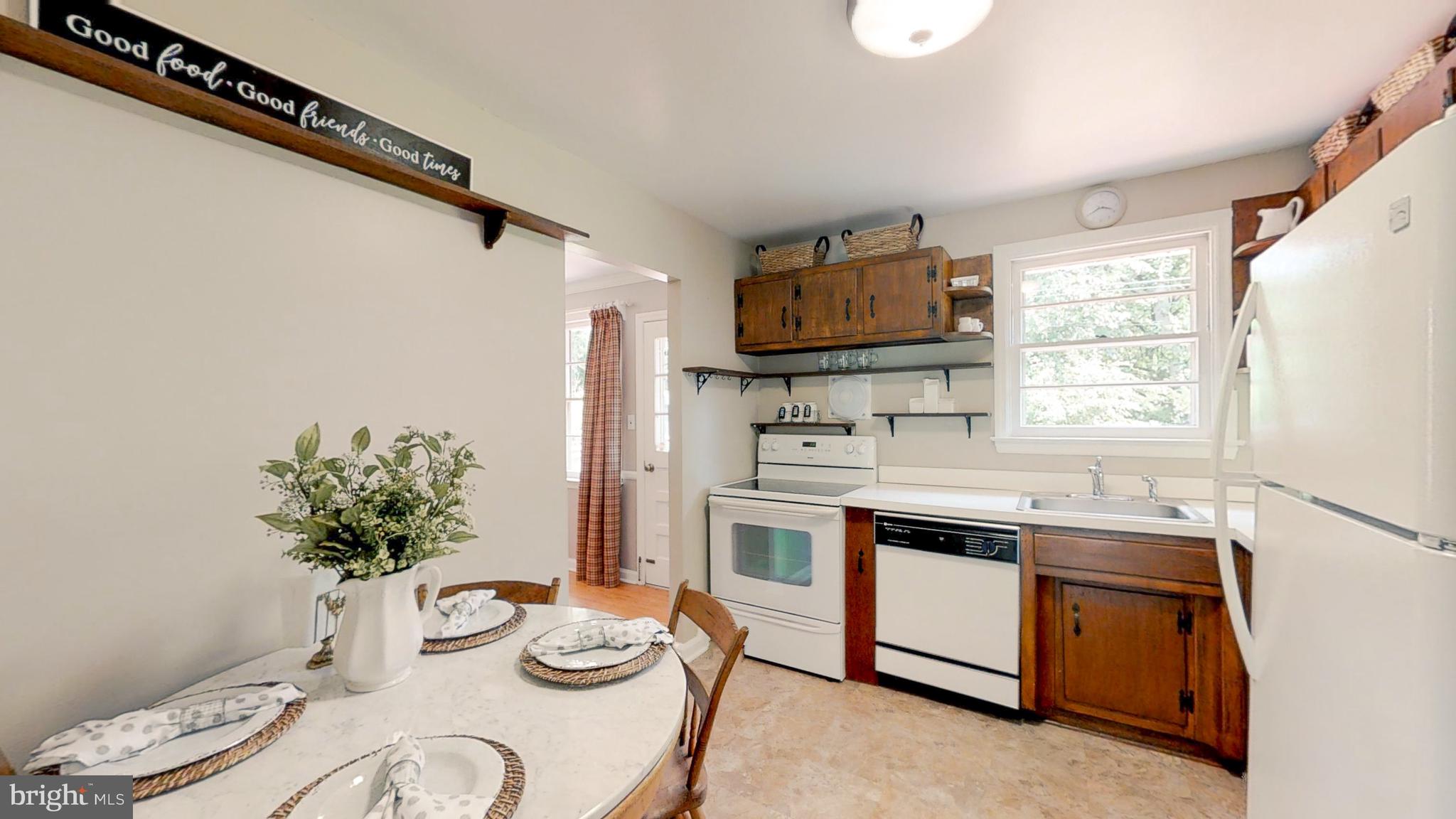 1214 Winstead Road Wilmington, DE 19803 - Photo 8 of 21 Bright full eat-in kitchen