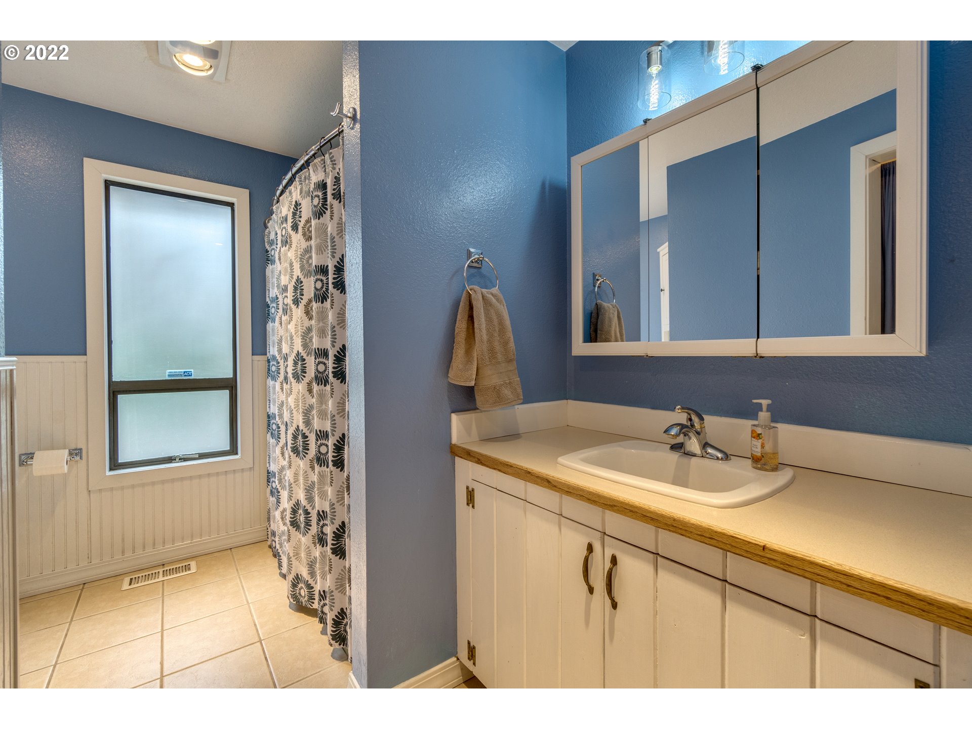 4330 Southeast Hillyard Road Gresham, OR 97080 - Photo 15 of 18 Bathroom