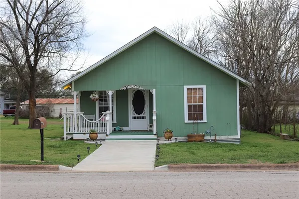 $1,150 | 403 North Temple Street, Caldwell, TX 77836