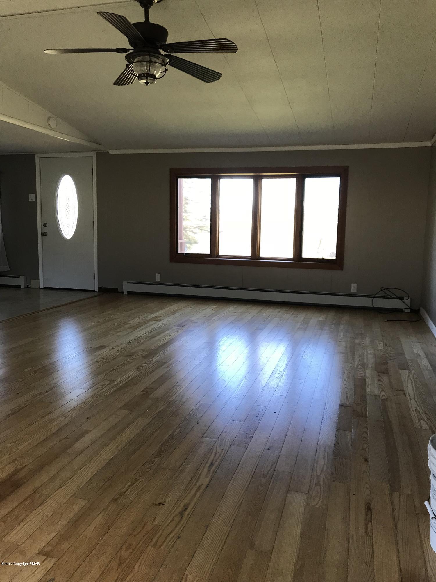 126 Old Stagecoach Road Gilbert, PA 18331 - Photo 14 of 24 Living Room