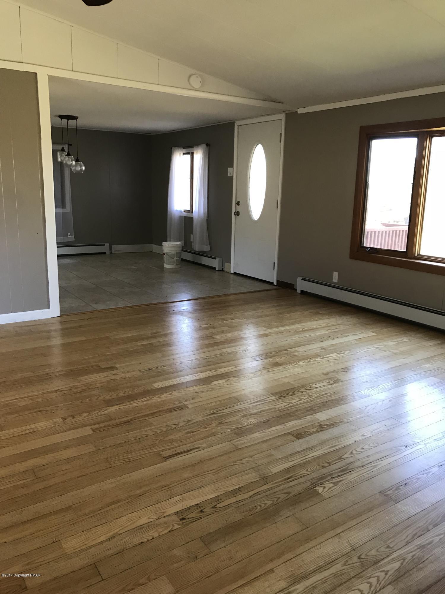 126 Old Stagecoach Road Gilbert, PA 18331 - Photo 15 of 24 Living Room/Entrance