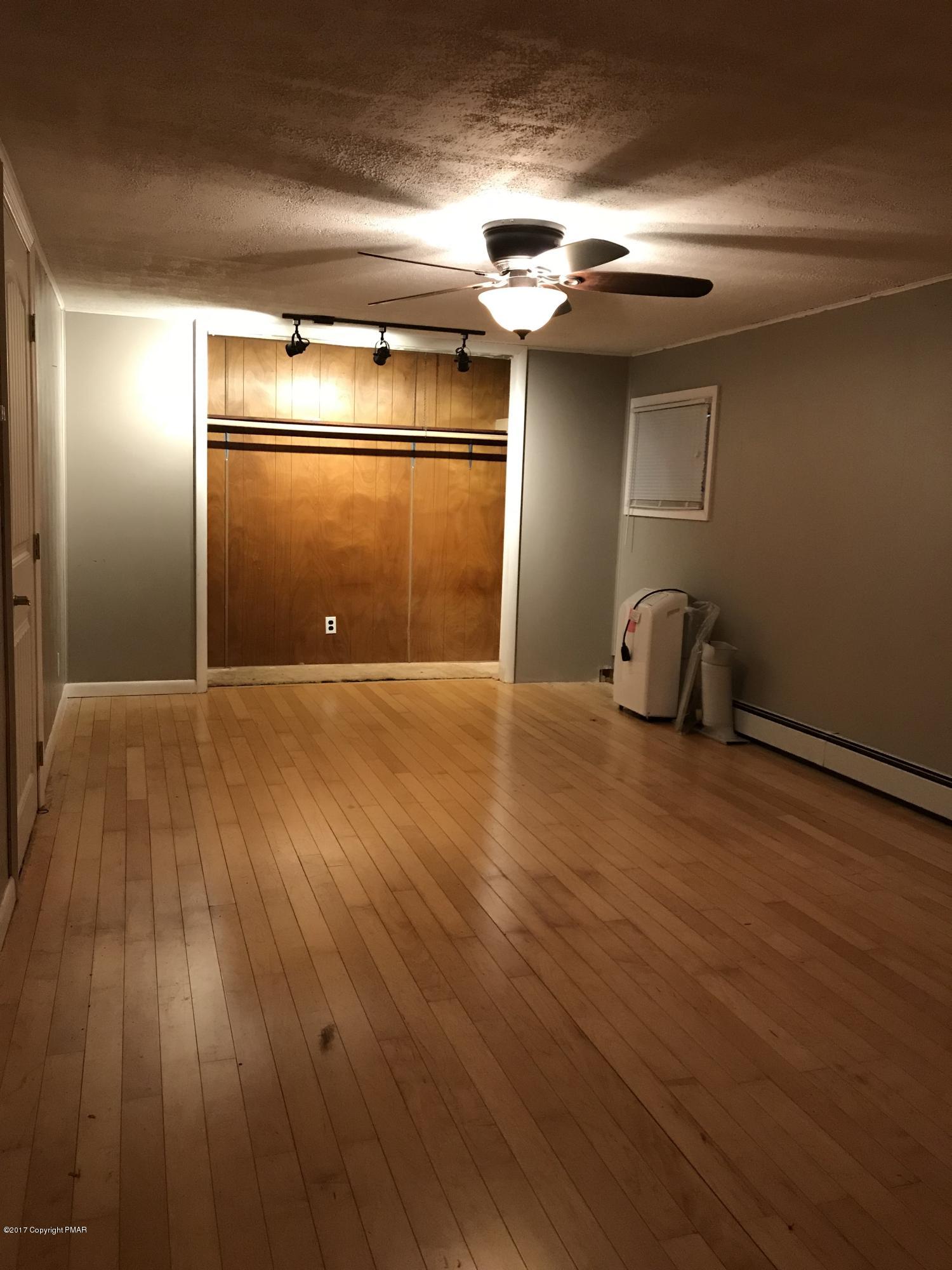 126 Old Stagecoach Road Gilbert, PA 18331 - Photo 20 of 24 LARGE Master Bedroom