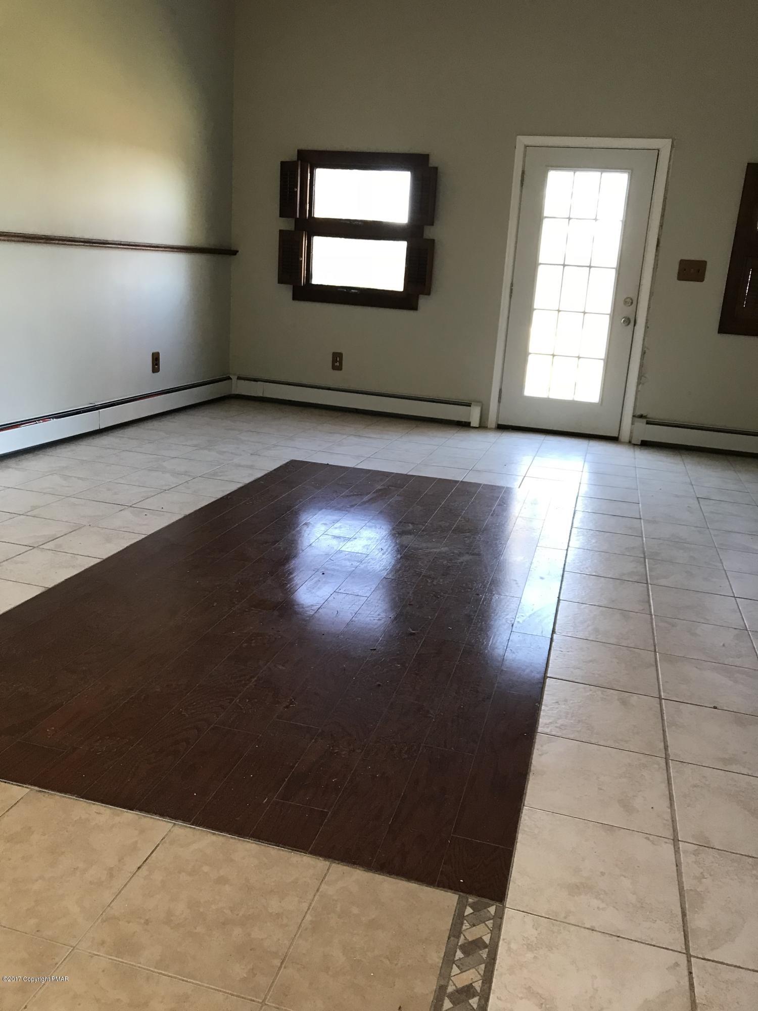 126 Old Stagecoach Road Gilbert, PA 18331 - Photo 23 of 24 Family Room