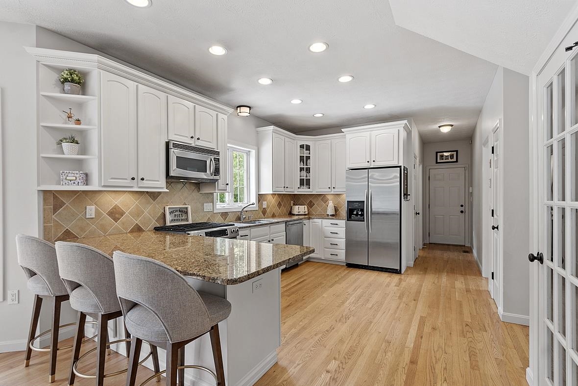 76 Searles Road Windham, NH 03087 - Photo 13 of 40