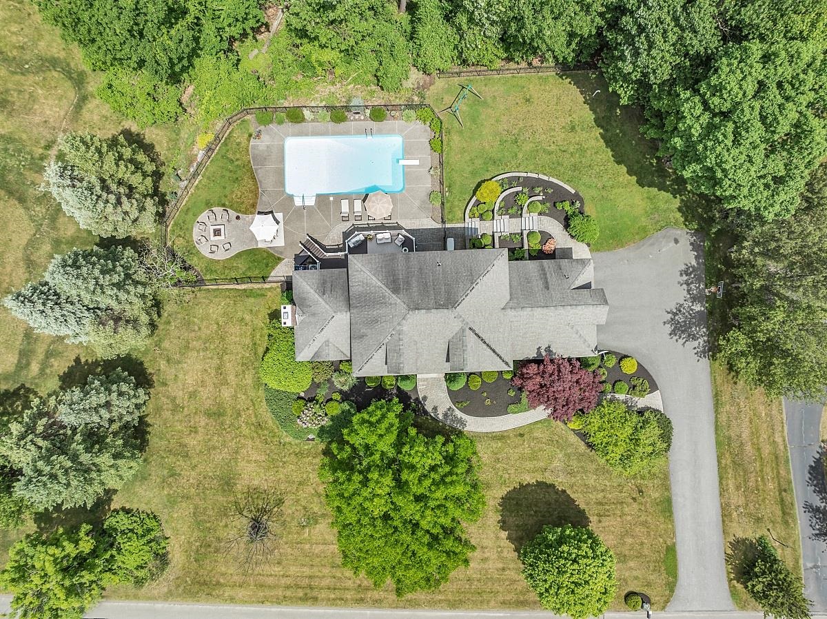 76 Searles Road Windham, NH 03087 - Photo 2 of 40