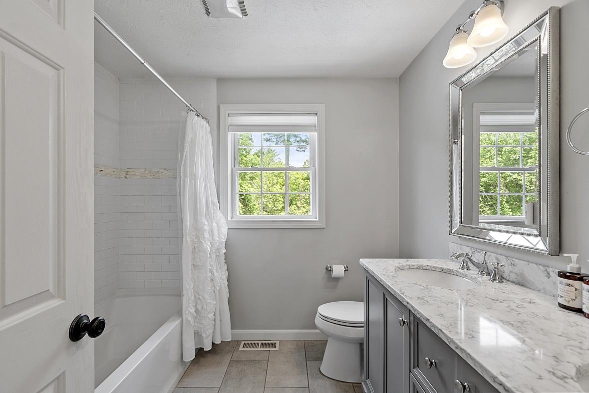 76 Searles Road Windham, NH 03087 - Photo 9 of 40