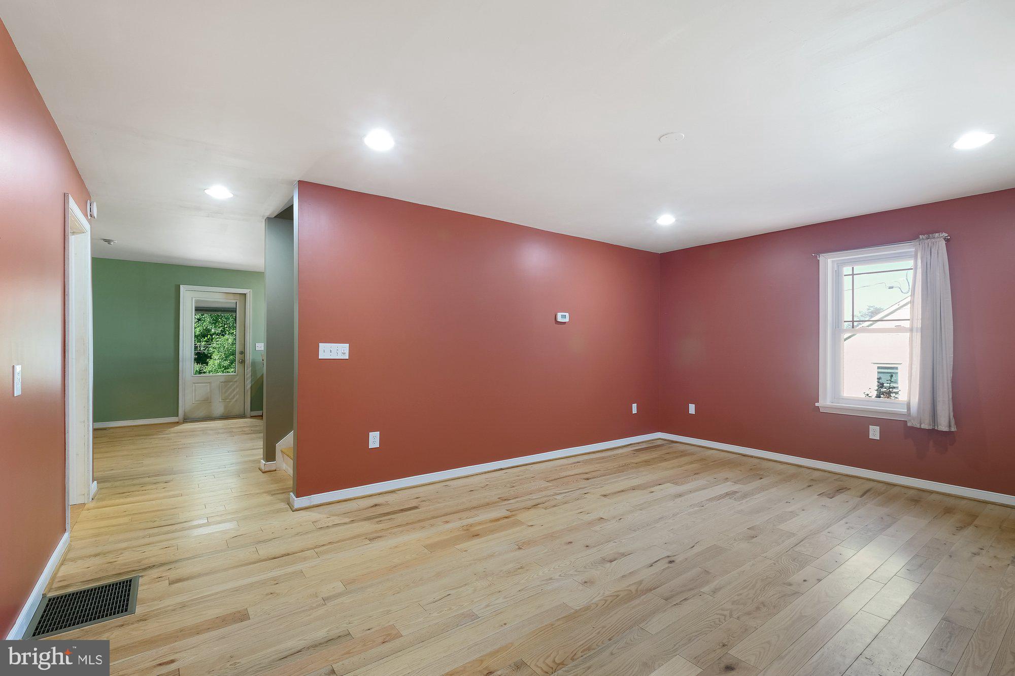 21637 Mt Lena Road Boonsboro, MD 21713 - Photo 4 of 43 Living room, right in the front door.