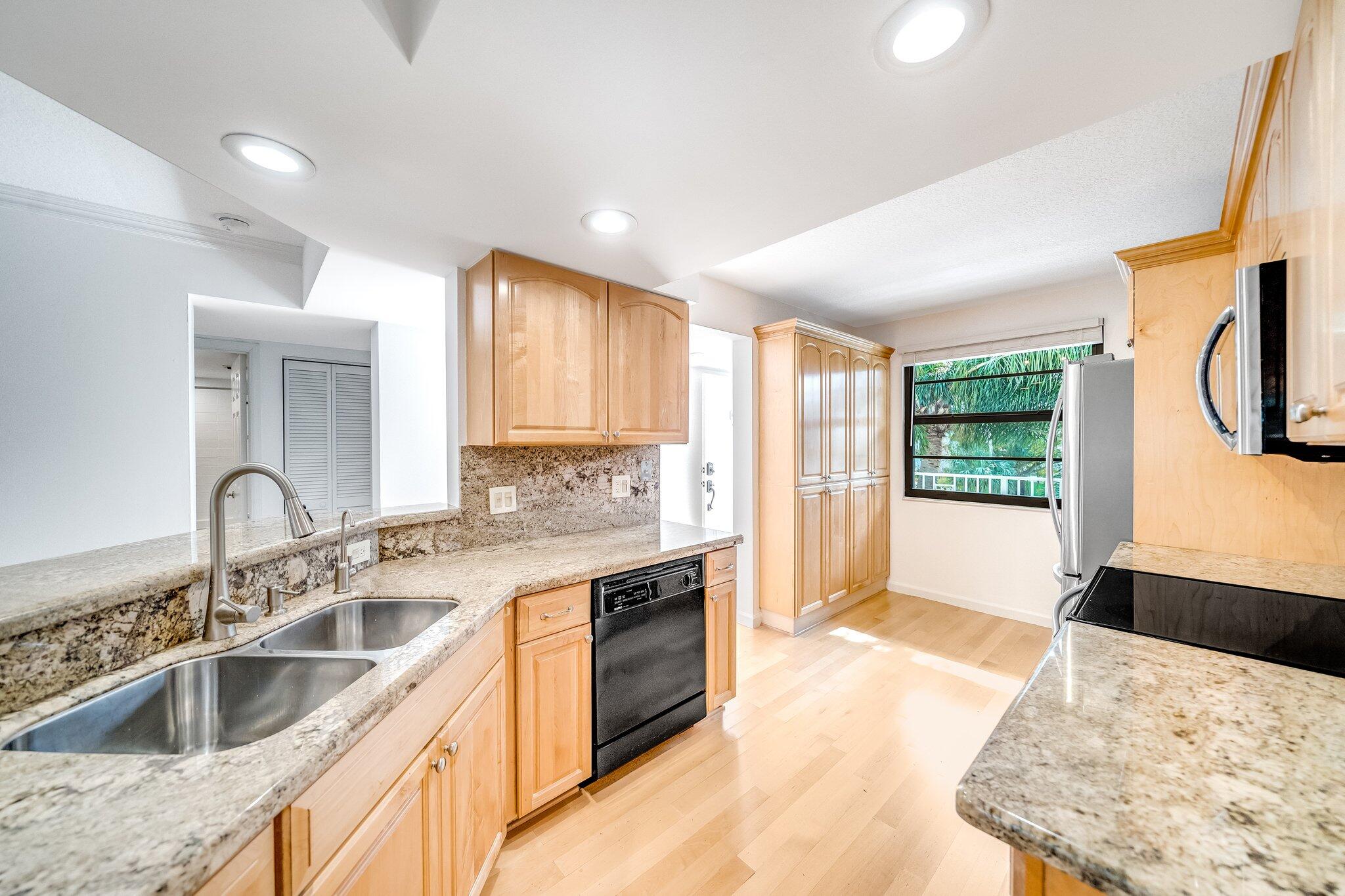 6109 Balboa Circle, Unit 302 Boca Raton, FL 33433 - Photo 12 of 40 22-web-or-mls-JOY09473