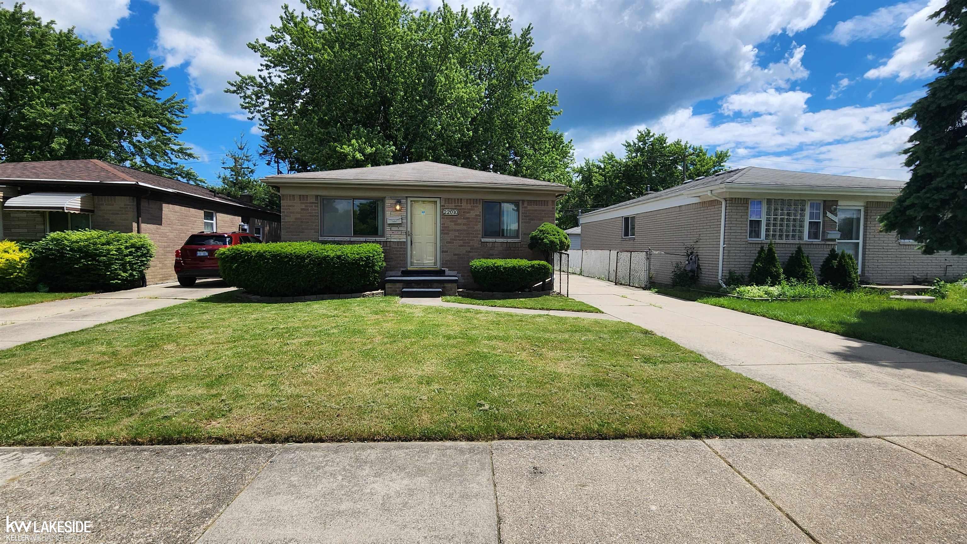 22010 Kelly Road Eastpointe, MI 48021 - Photo 2 of 35 50143827-70f62587-7650-472f-99cb-d191de2bdc00.JPG