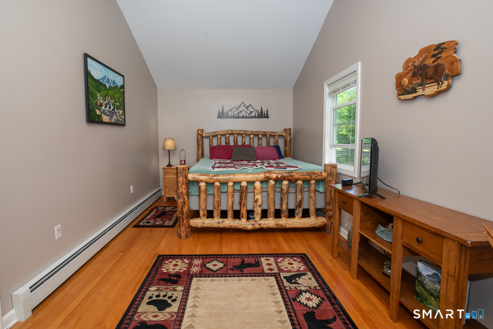 154 Meeting House Hill Road Durham, CT 06422 - Photo 14 of 37 Primary bedroom