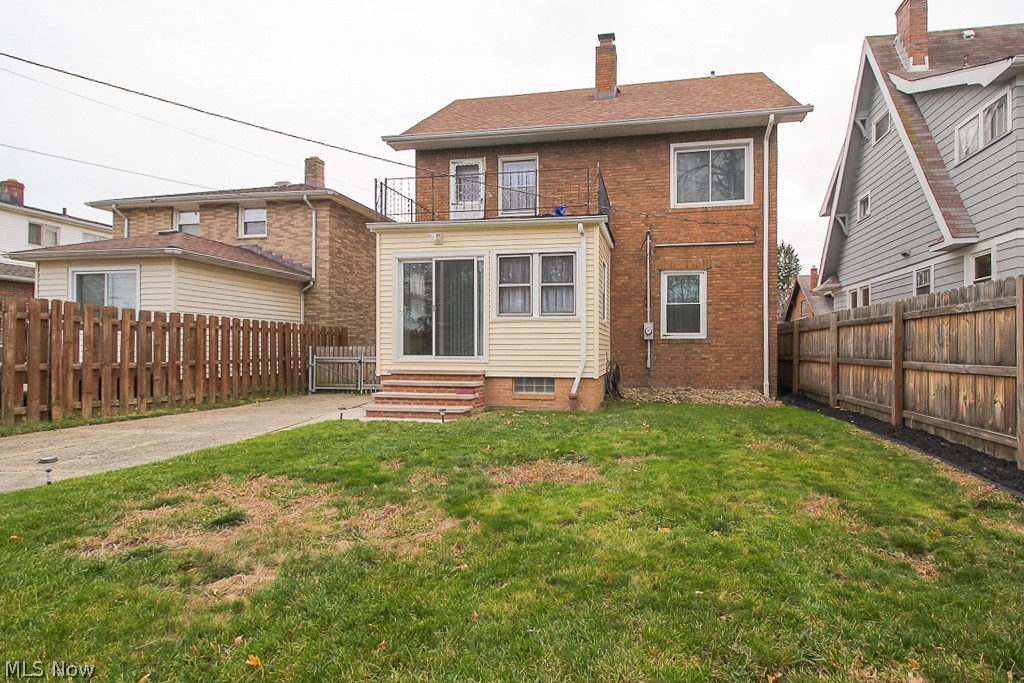 18215 Rosecliff Road Cleveland, OH 44119 - Photo 4 of 35 Gallery Image 4
