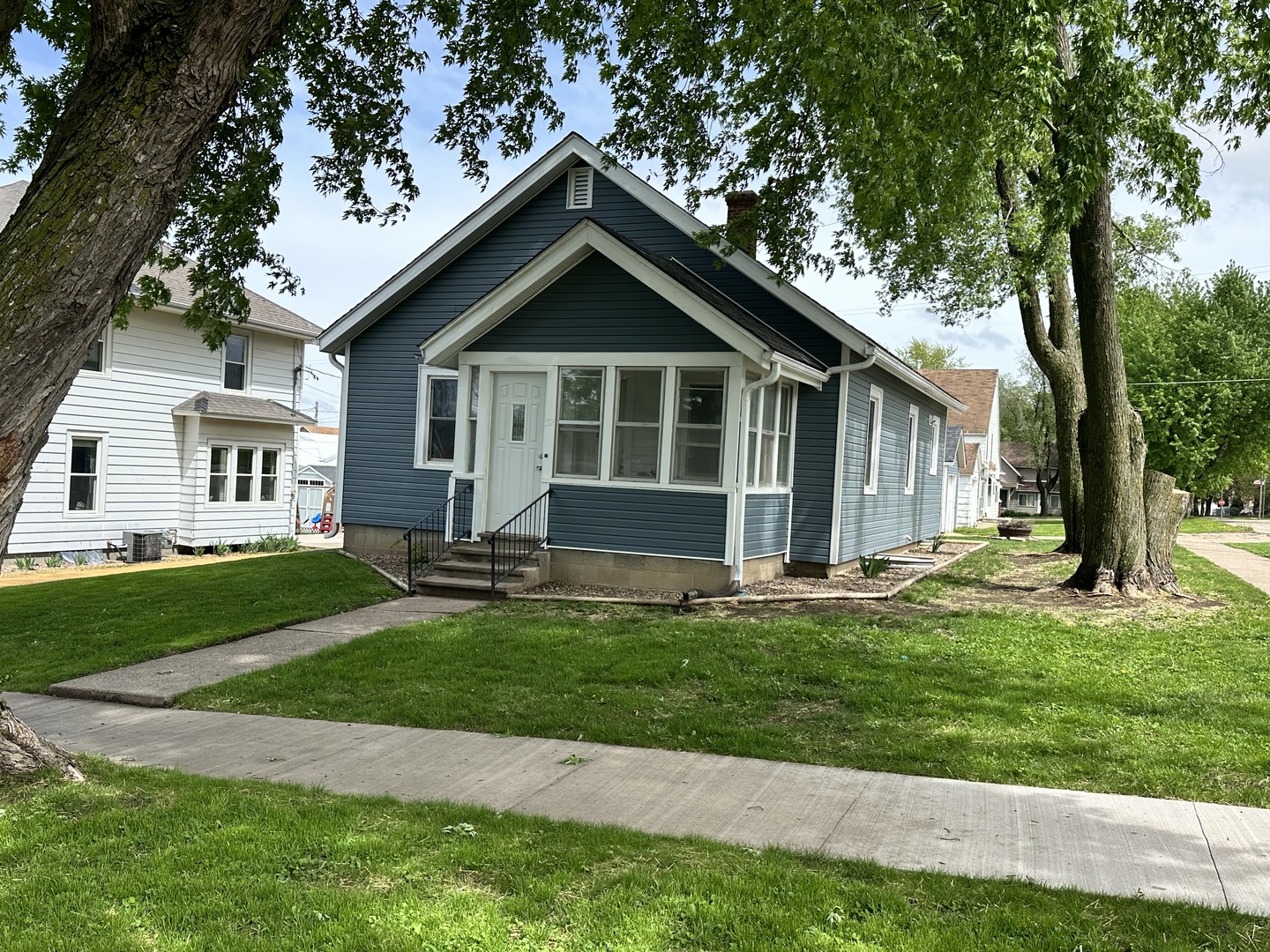 32 Stephens Street Preston, IA 52069 - Photo 2 of 24 Gallery Image 2