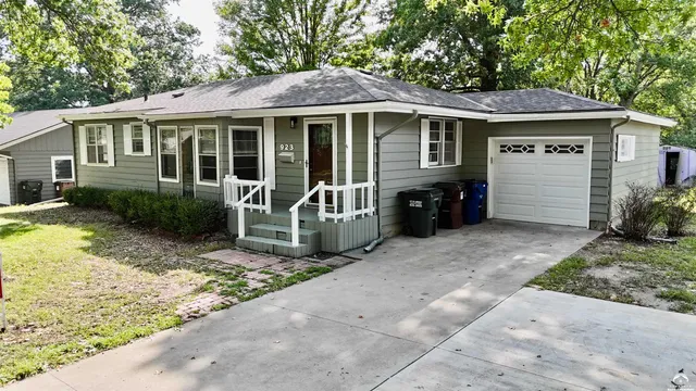 $270,000 | 923 Crestline Drive, Lawrence, KS 66049
