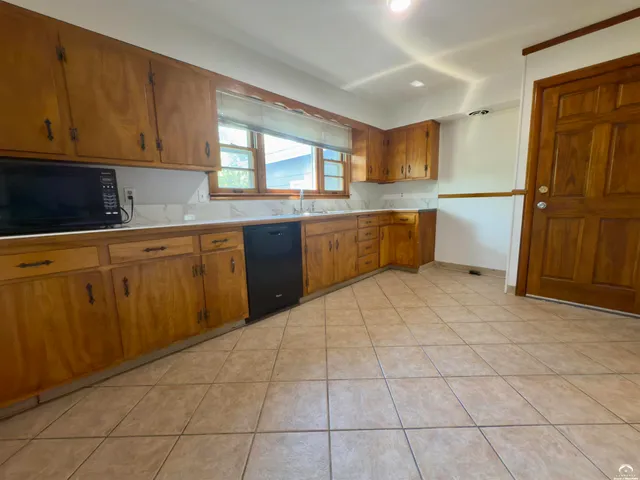 $270,000 | 923 Crestline Drive, Lawrence, KS 66049